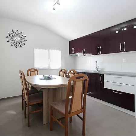 With Parking Space - 20794 Pula