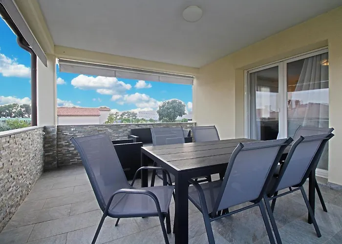 With Parking Space - 20794 Pula