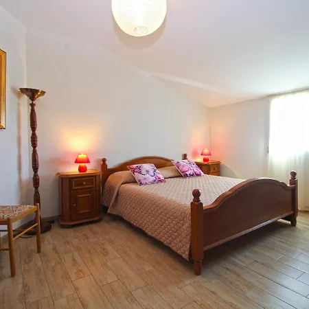 With Parking Space - 20794 Apartment Pula